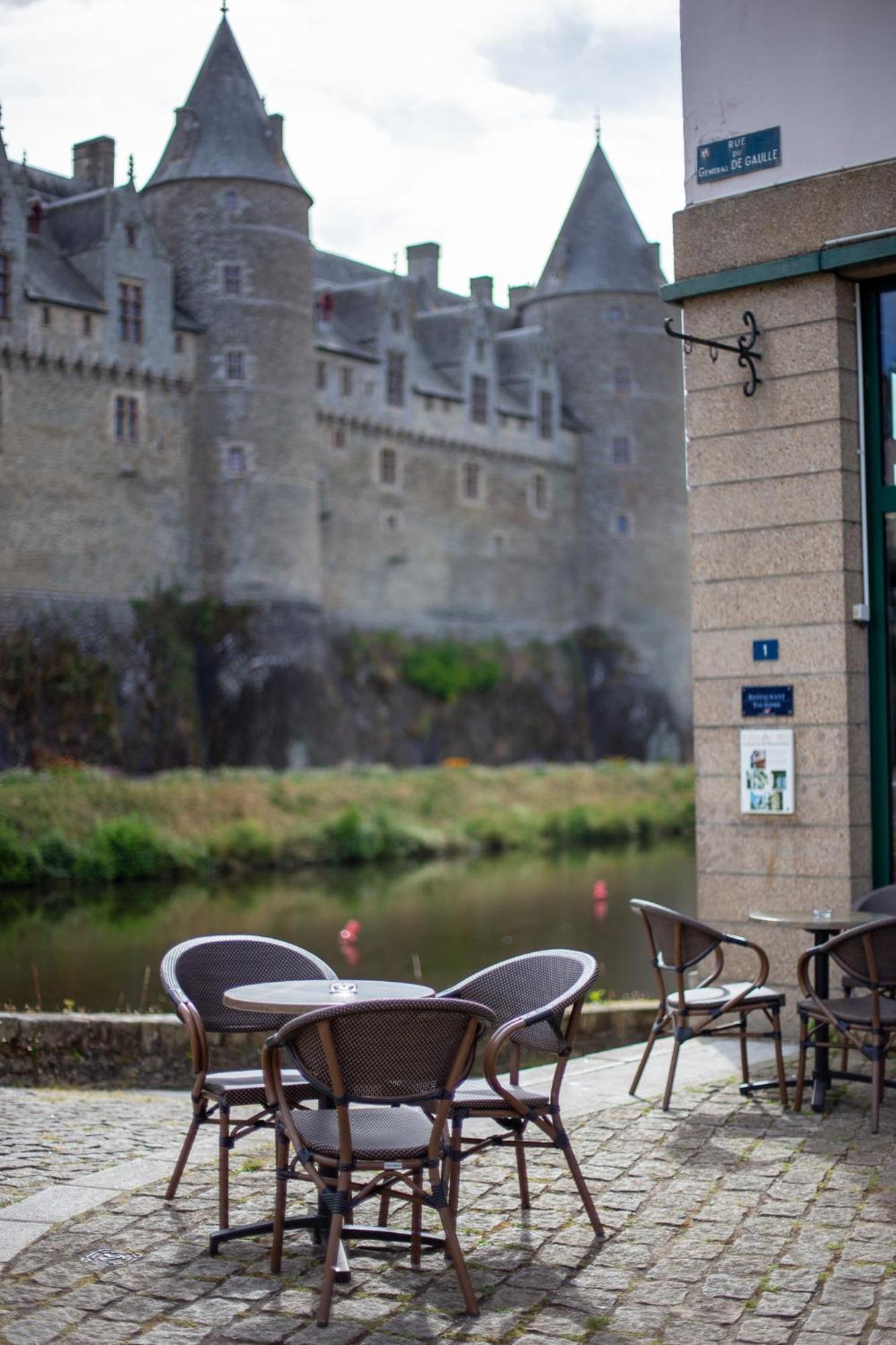 Hotel Restaurant Du Chateau جوسلين المظهر الخارجي الصورة