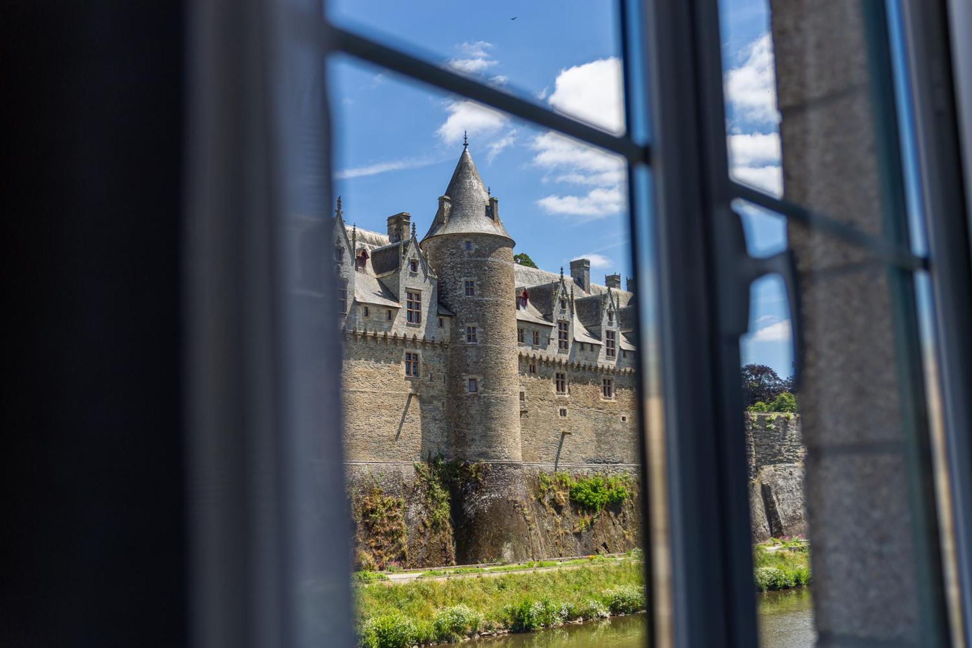 Hotel Restaurant Du Chateau جوسلين المظهر الخارجي الصورة