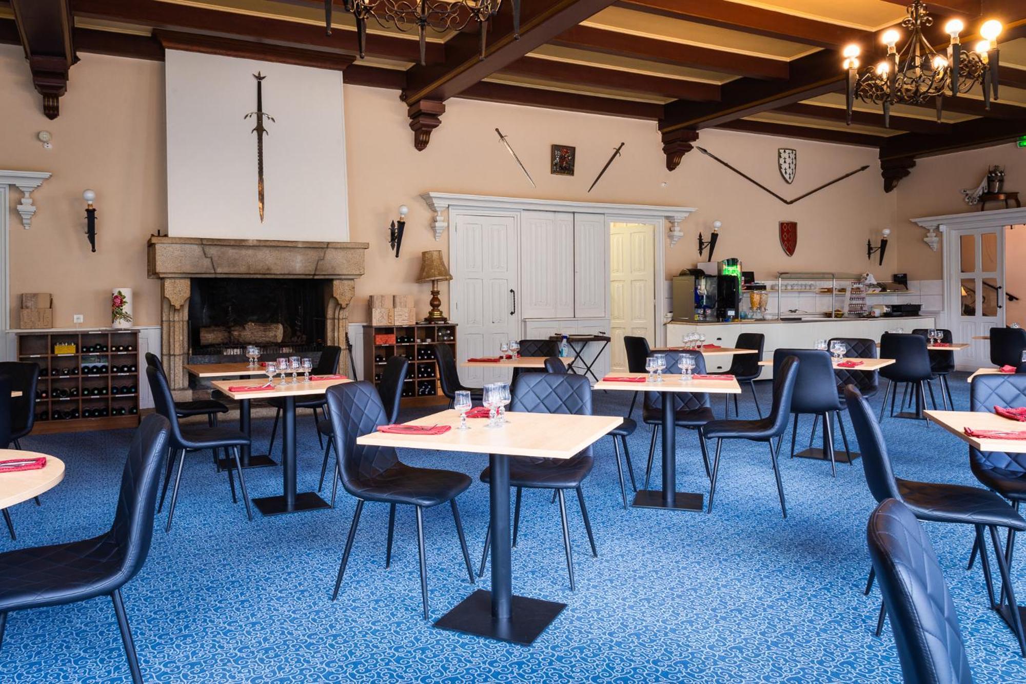 Hotel Restaurant Du Chateau جوسلين المظهر الخارجي الصورة