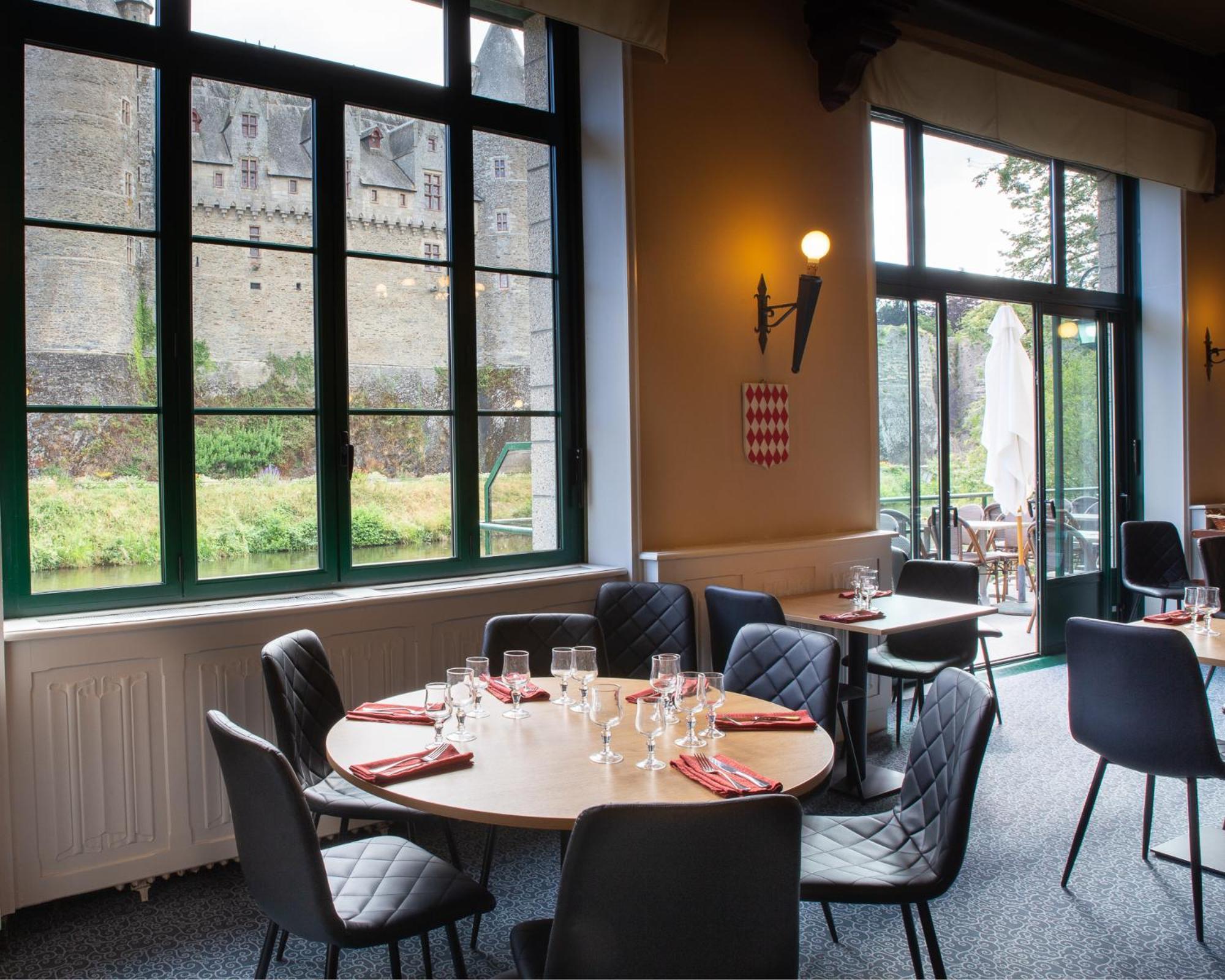 Hotel Restaurant Du Chateau جوسلين المظهر الخارجي الصورة