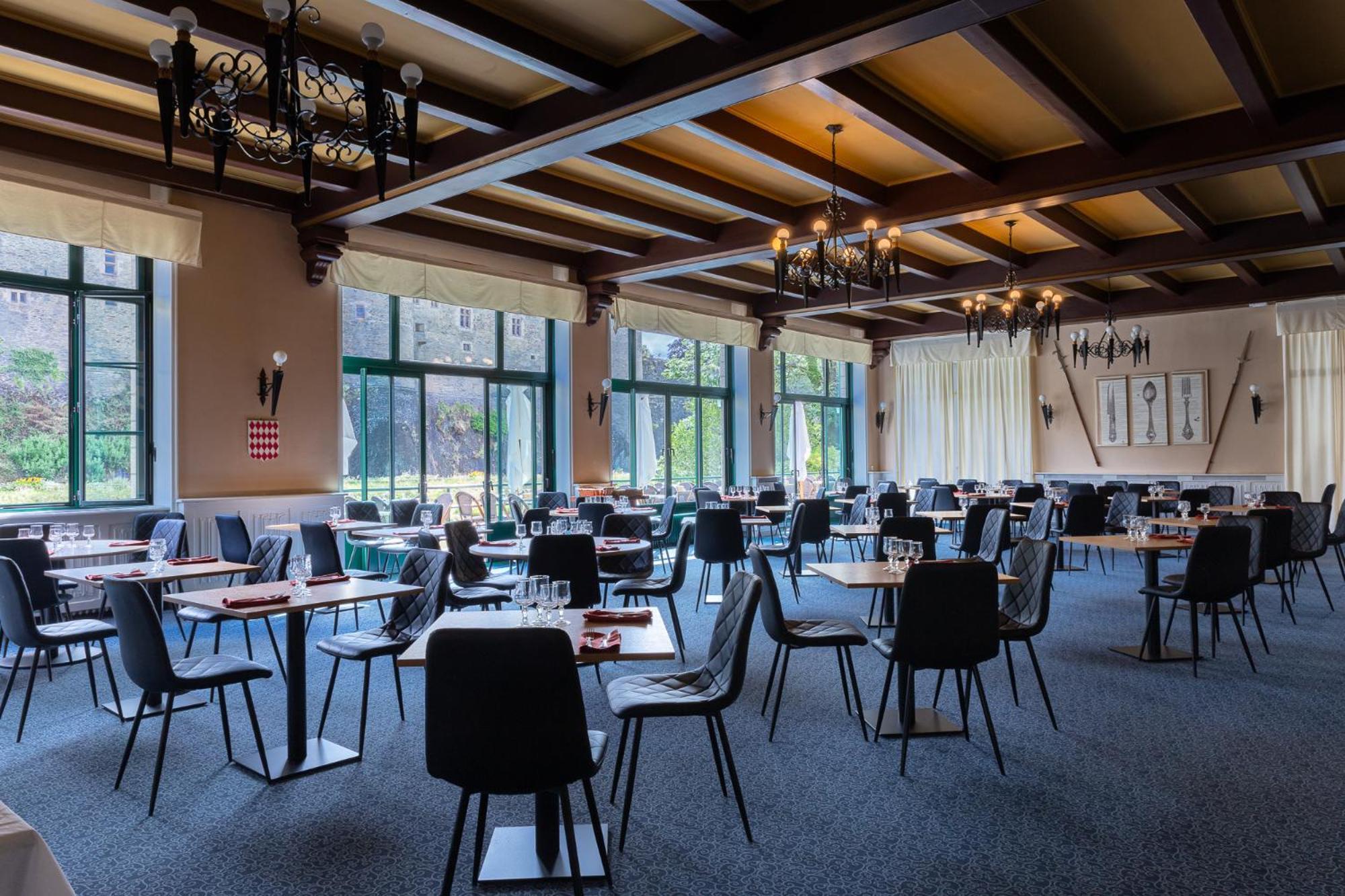Hotel Restaurant Du Chateau جوسلين المظهر الخارجي الصورة