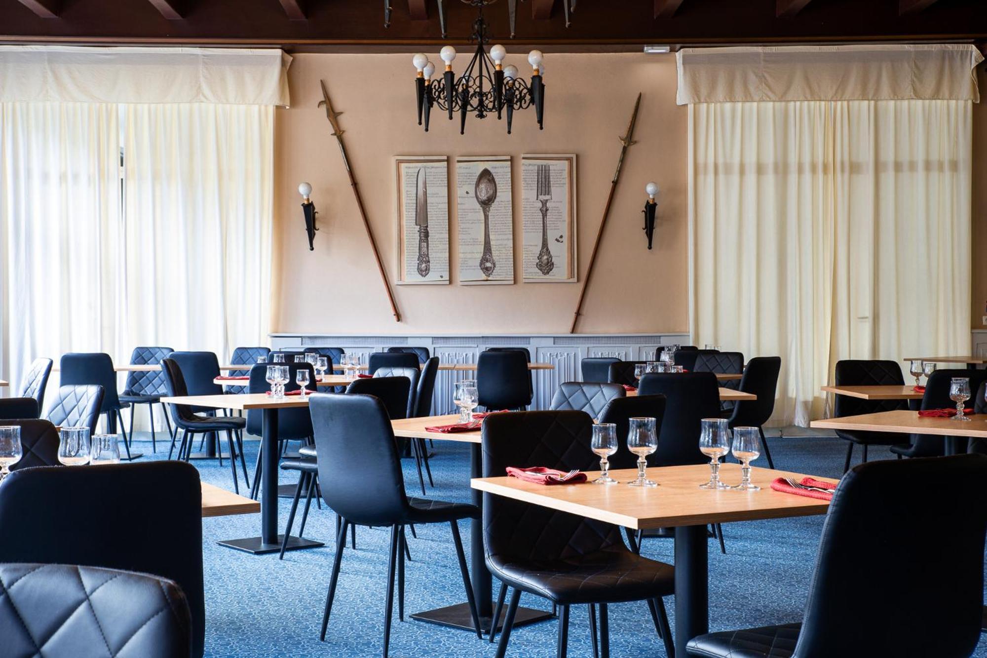 Hotel Restaurant Du Chateau جوسلين المظهر الخارجي الصورة