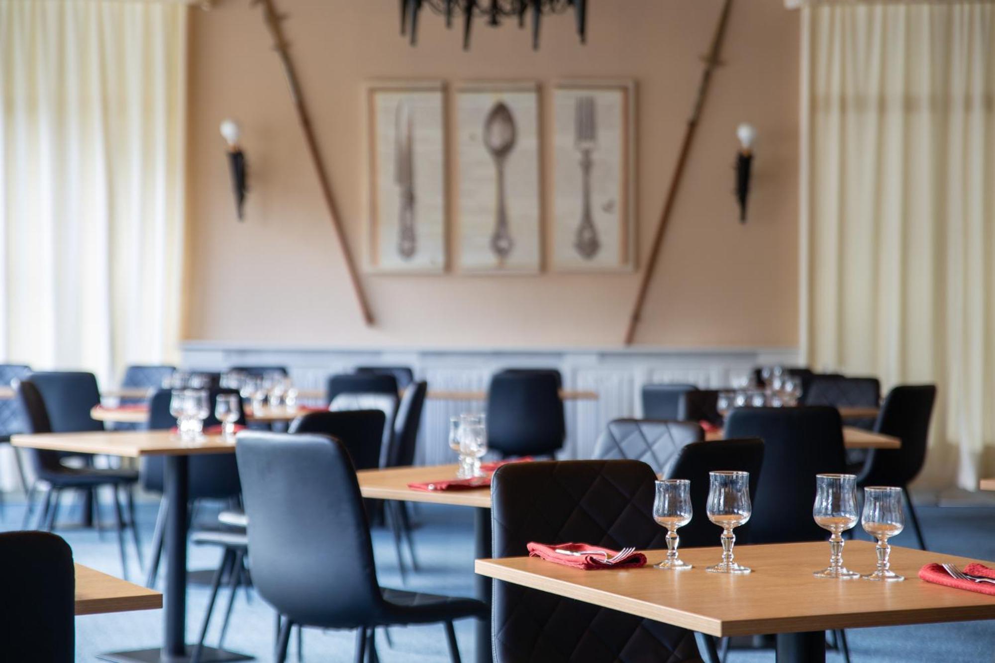 Hotel Restaurant Du Chateau جوسلين المظهر الخارجي الصورة